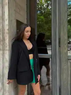 Elizabeth escort in Paris