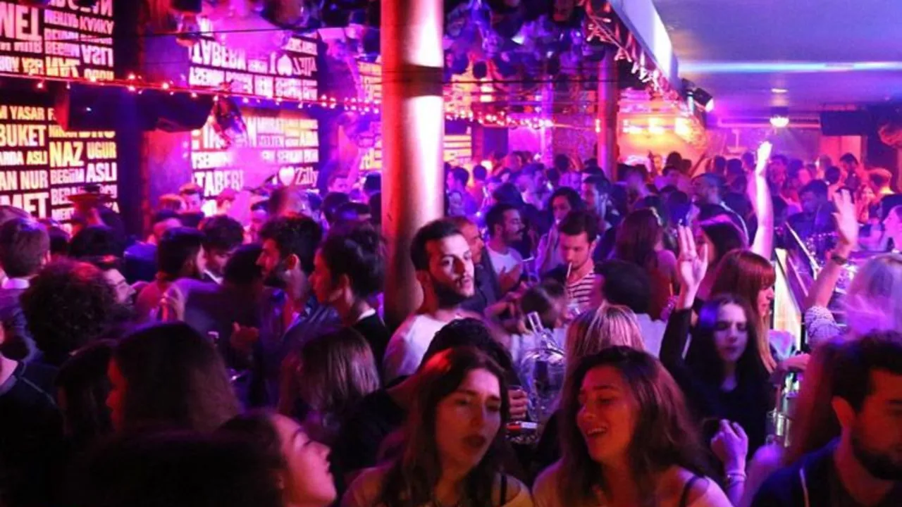 Party Animals Unite: The Hottest Clubs and Bars in Istanbul