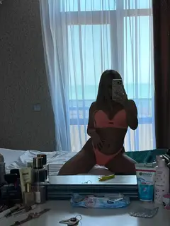 Verona escort in Paris