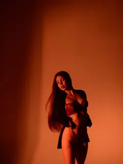 Emma escort in Paris